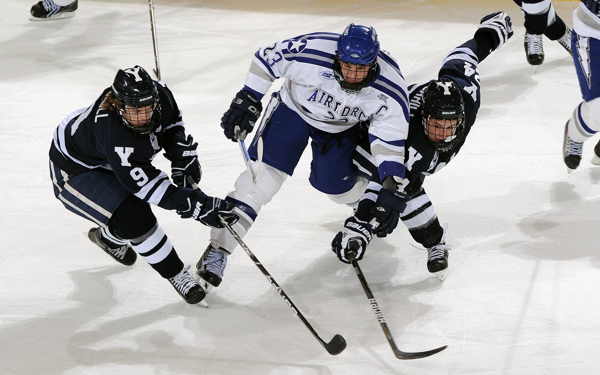 乐鱼体育在线-体育新闻中心发布体育记者数字工具包，体育记者连续拍下的一组照片
